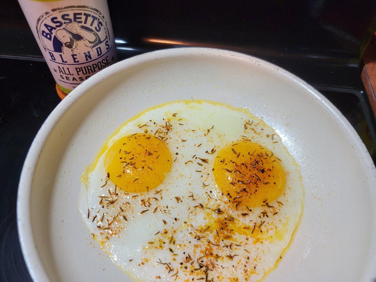 MsSheta's tweet image. The kid cooking breakfast. He said Bassett's Blends bussing bussing @cbassett33 #cbasswithdill