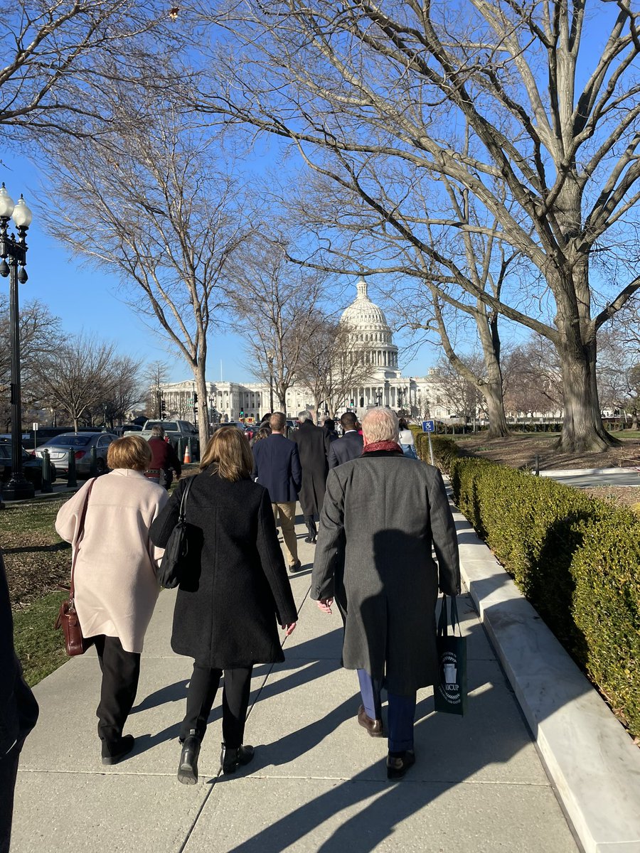 Lewis & Clark President Dr. Robin Holmes-Sullivan tweet media