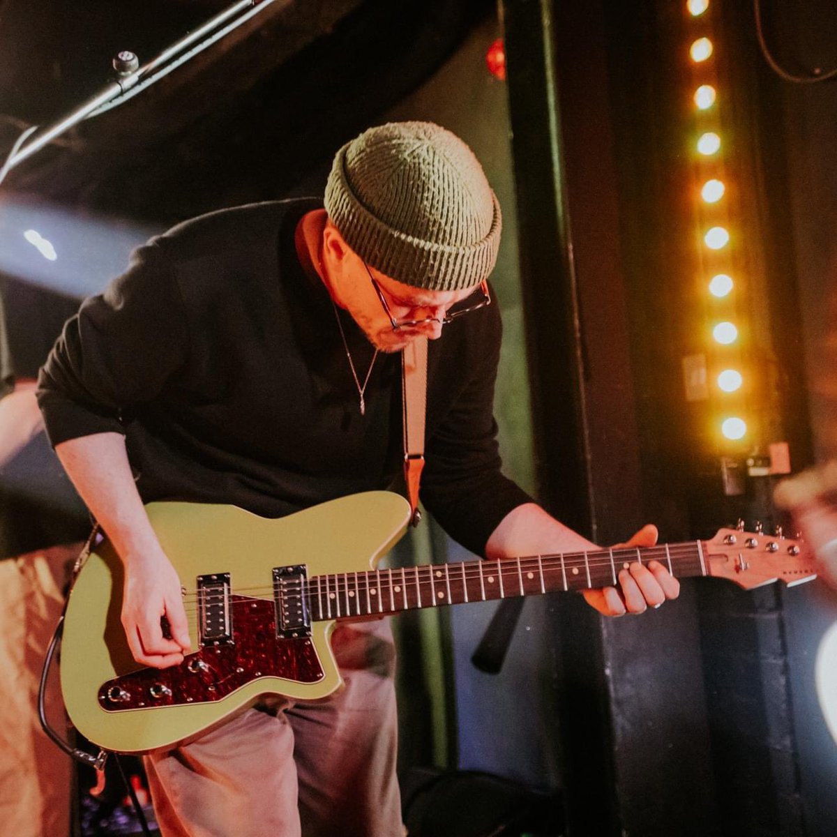 A beautiful homecoming from @btyschl who took to the stage at @thekeyclubleeds over the weekend for the penultimate night of their co-headline tour with @armslengthblues 🤘🎸 📸 @nathrxbinson