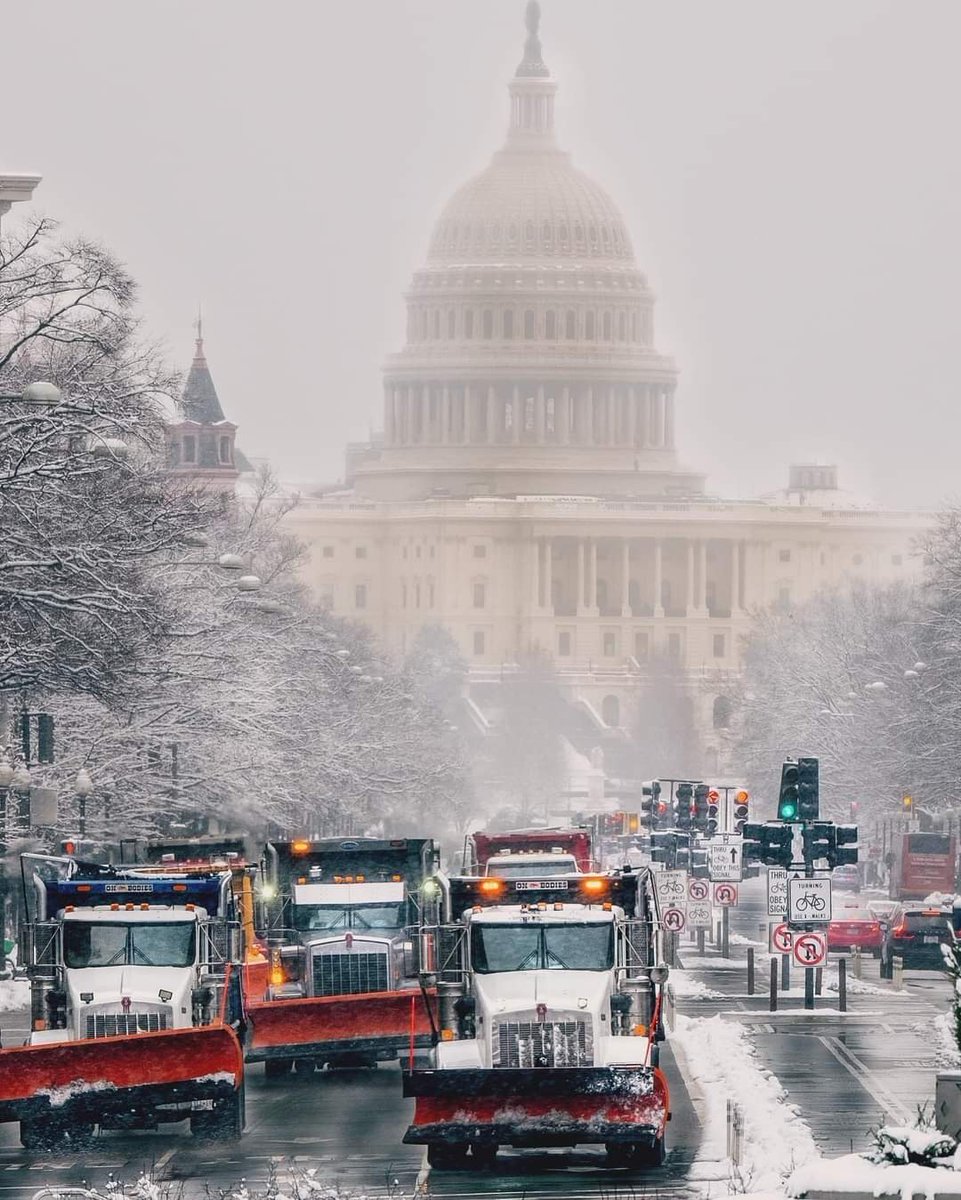 📍 Washington DC
.
📸 @depth_of_rfield 
.
#washingtondc #conexaoamerica
 #Washington_dc #dc #dclife #dcliving #dcstyle #exposeddc #acreativedc  #cityphotography #ilovedc #washmagphoto #districtofcolumbia #igersdc #instadc #dcornothing #dcphotographer #visitdc #visitwashingtondc