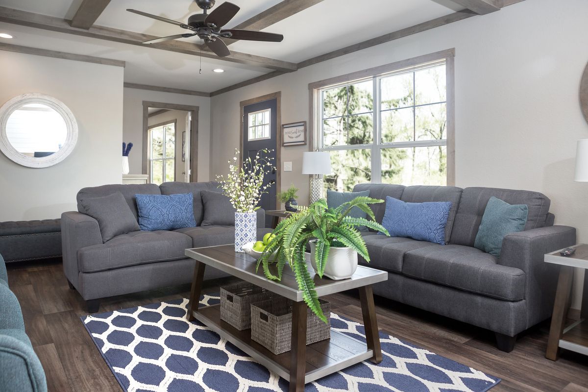 kentuckymhi's tweet photo. 🛋️🤔 Step into a living room where comfort meets natural elegance.

Hardwood floors and a sleek entertainment center create a warm, inviting vibe, while large windows flood the space with light, crafting an airy atmosphere. 

Explore this and more at https://t.co/xPoFAZwCkB https://t.co/y2PXVOSPkZ