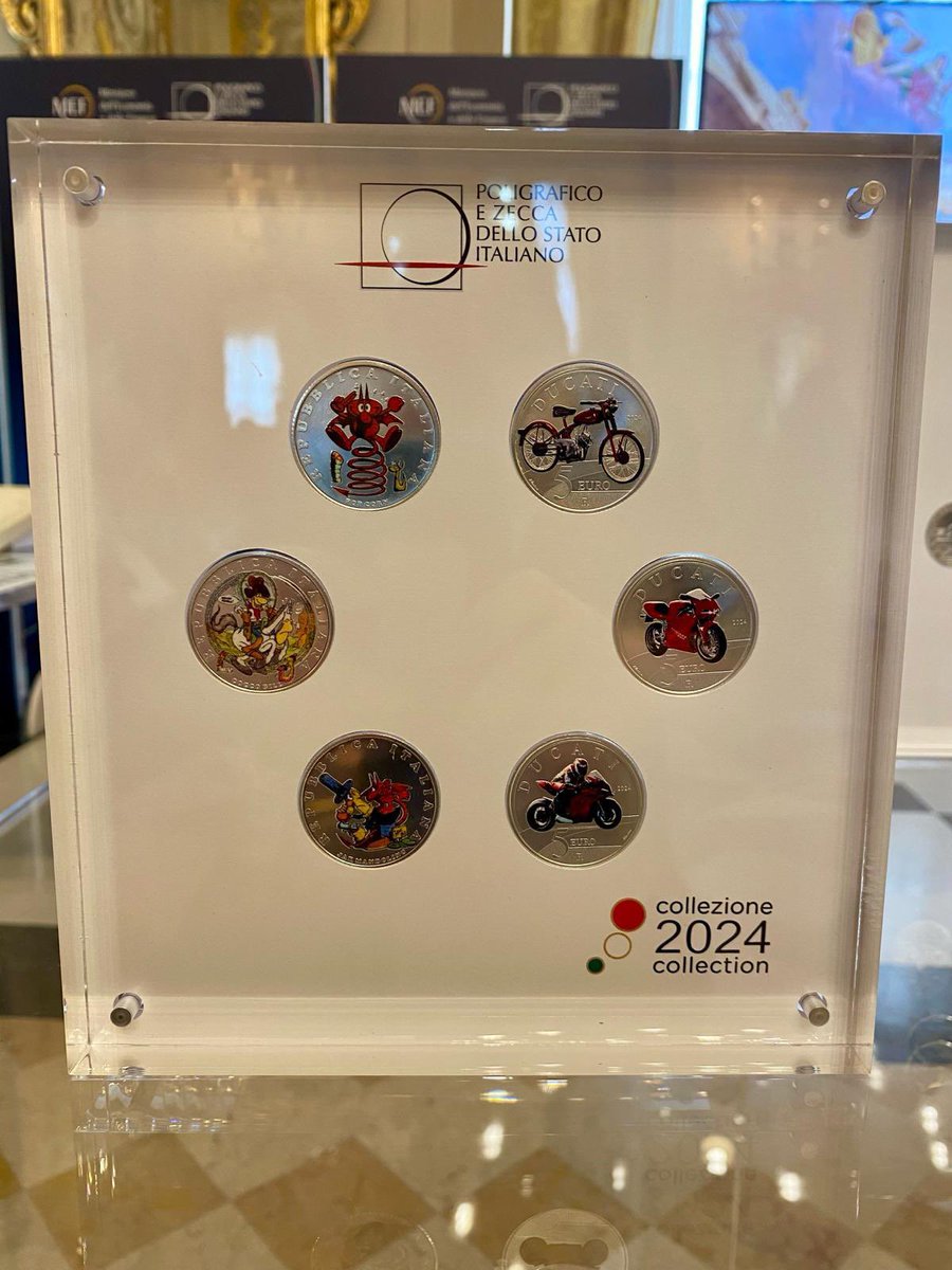 Paolo_Perrone's tweet photo. Un viaggio simbolico e fisico, nel tempo e nello spazio, nella memoria e nella nostra cultura. Ecco la Collezione numismatica della Repubblica Italiana 2024, coniata da @IPZS 

La creatività del #Poligrafico al servizio del Paese

#numismatica https://t.co/wwVn7PVhhW