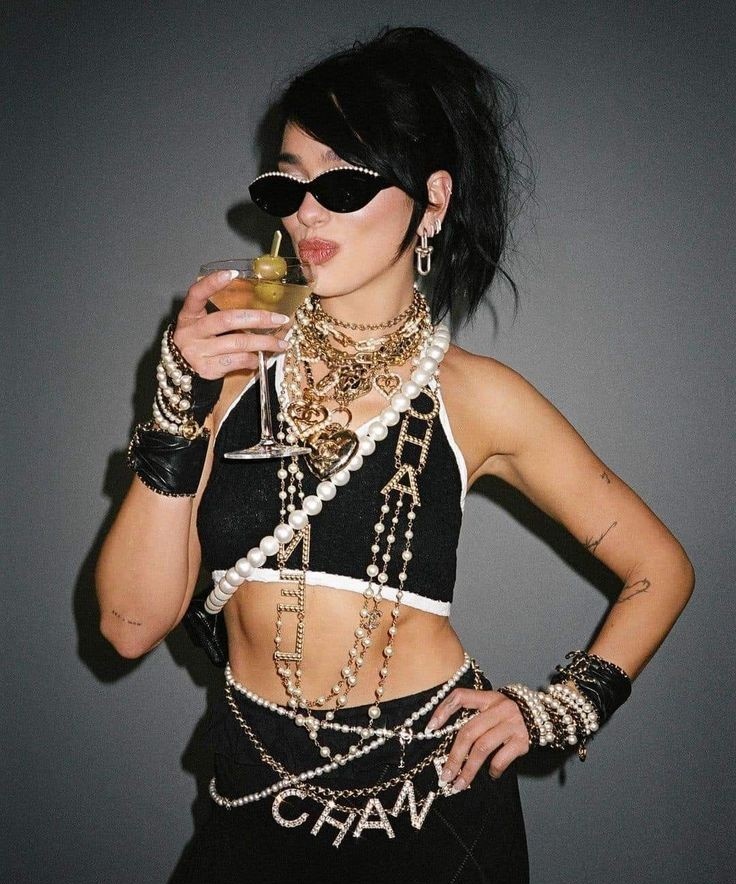 saintdemie's tweet photo. dua lipa’s jewelry details ✮⋆˙ https://t.co/IUiQuiKkW5