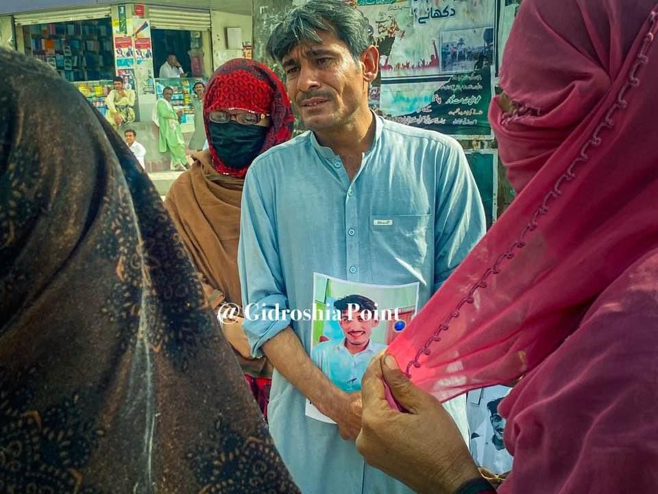 khadzhere's tweet photo. وہ حکمران جو تماری حفاظت نہیں کرسکتے اور تم ان کو ووٹ دینے نکلو تو تم سے بڑا غلام کوئی نہیں
ایک نوکری اور چند پیسوں کے لیے اگر تمارا ضمیر فروخت ہوچکا ہے تو تم سے بڑا غلام کوئی نہیں
افسوس ہے مجھے ایسے لوگوں پر ایسی غلامی پر اور ایسے زنجیر سے باندھے ہوے حکمرانوں پر https://t.co/rHI3SOCnA5