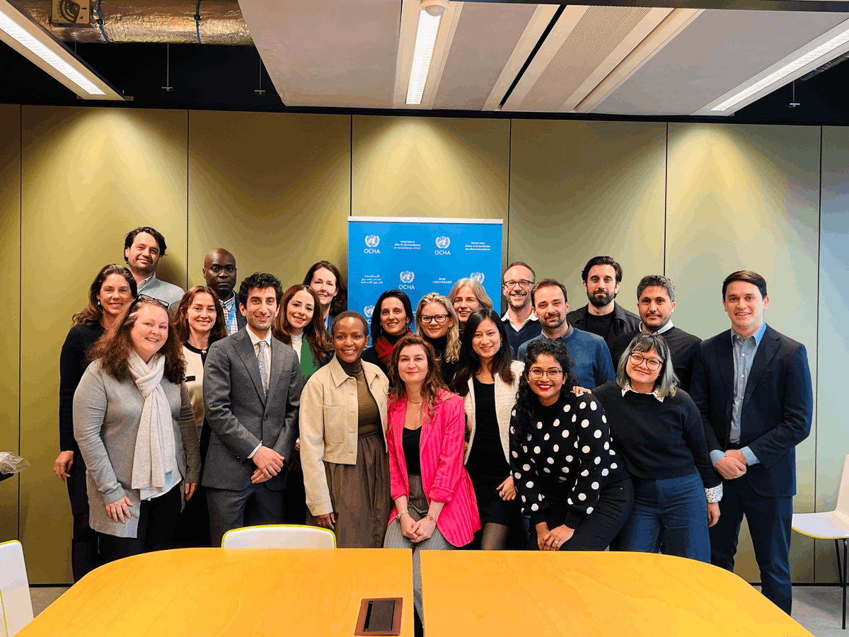 JoyceMsuya's tweet photo. Team photo ⭐ with @UNOCHA staff I’ve met and are meeting in The Hague in the coming days! 

I’m in awe of your creativity with data, information, video, visuals and content. 

Keep it up! 👏 https://t.co/8ijN3ePbFS