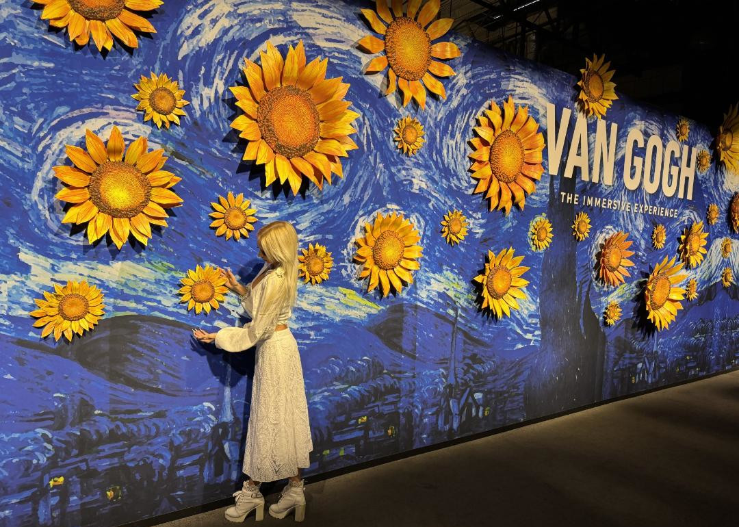 TheLifeOfLuxury's tweet photo. βVan Goghβ filmmakers partner with "Van Gogh: The Immersive Experience" to bring the life story of Vincent Van Gogh to the big screen.
Jethro Sheeran is producing the βVan Goghβ movie soundtrack.
https://t.co/45He4donBX
#vangogh #artist #edsheeran #simonna #alonestar #movies https://t.co/WBKJ1kLjOx