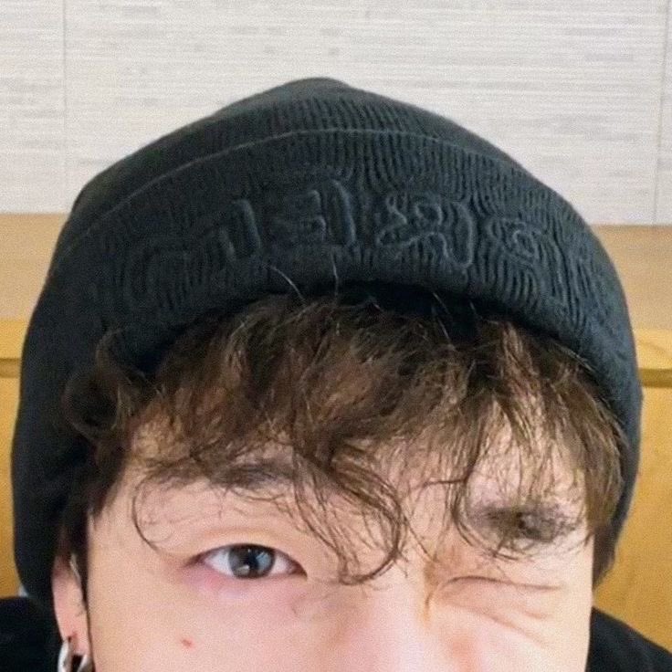 ChannieMoony's tweet photo. Curly hair featuring beanie https://t.co/gdZXwBZEzV