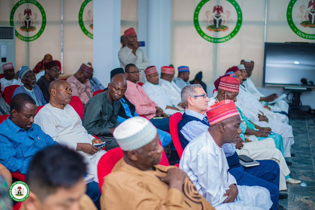 Earlier today, I was joined by the Deputy Governor, Comrade Aminu Abdussalam, and other senior government officials at an interactive session with different government contractors in Kano State. 

The meeting with the contractors handling the construction of 5-kilometer roads in