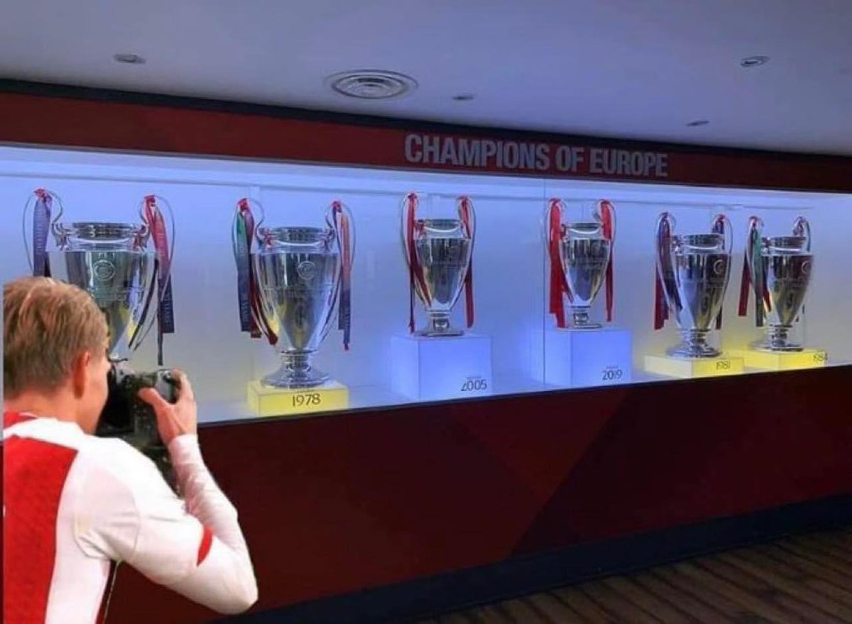 Martin Ødegaard still at it with his camera...
