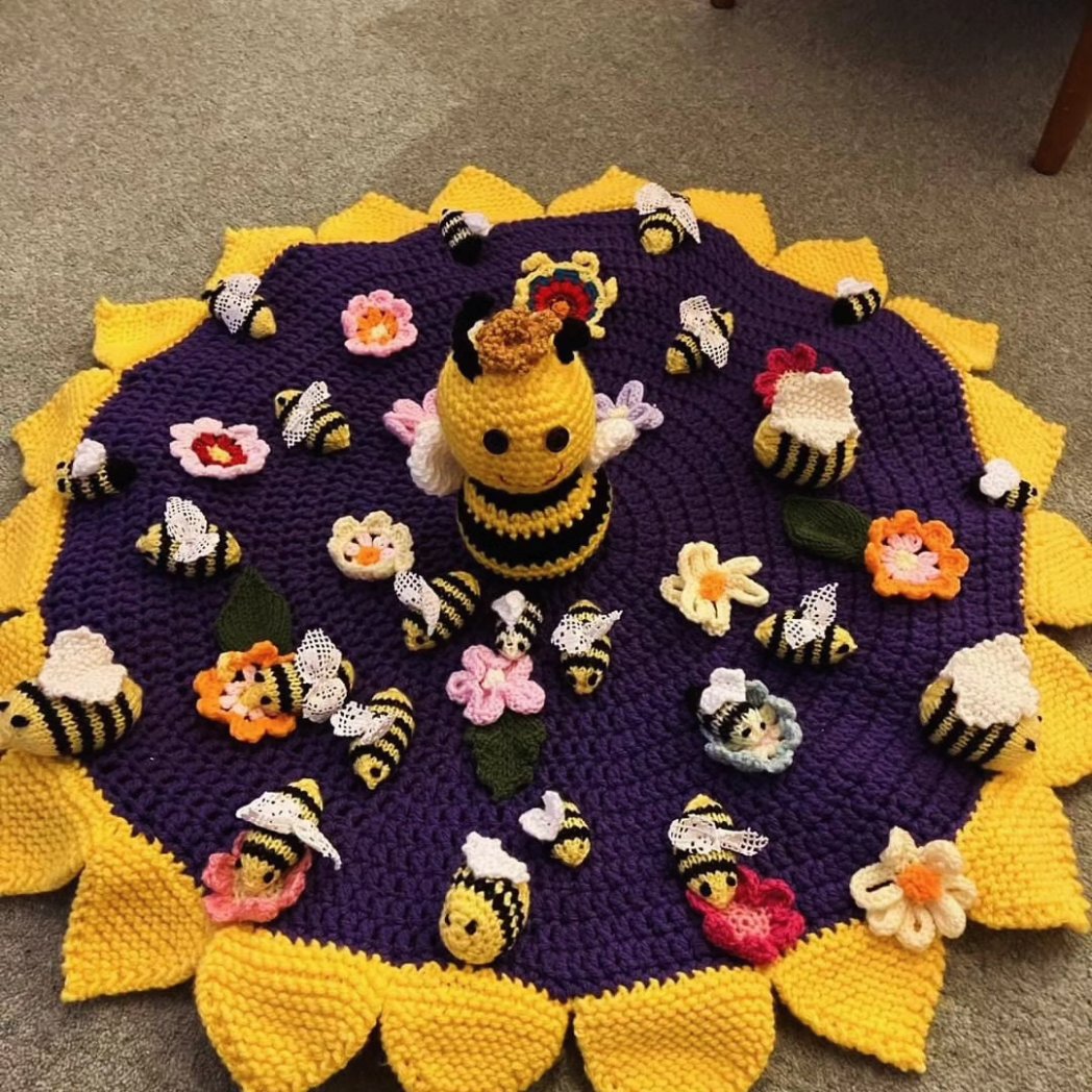 EmGibbon's tweet photo. Bee-autiful post box topper made by @mijuwoolsshop friends and management. On display by @GlosCathedral #BeeFearless https://t.co/48zdYTK998