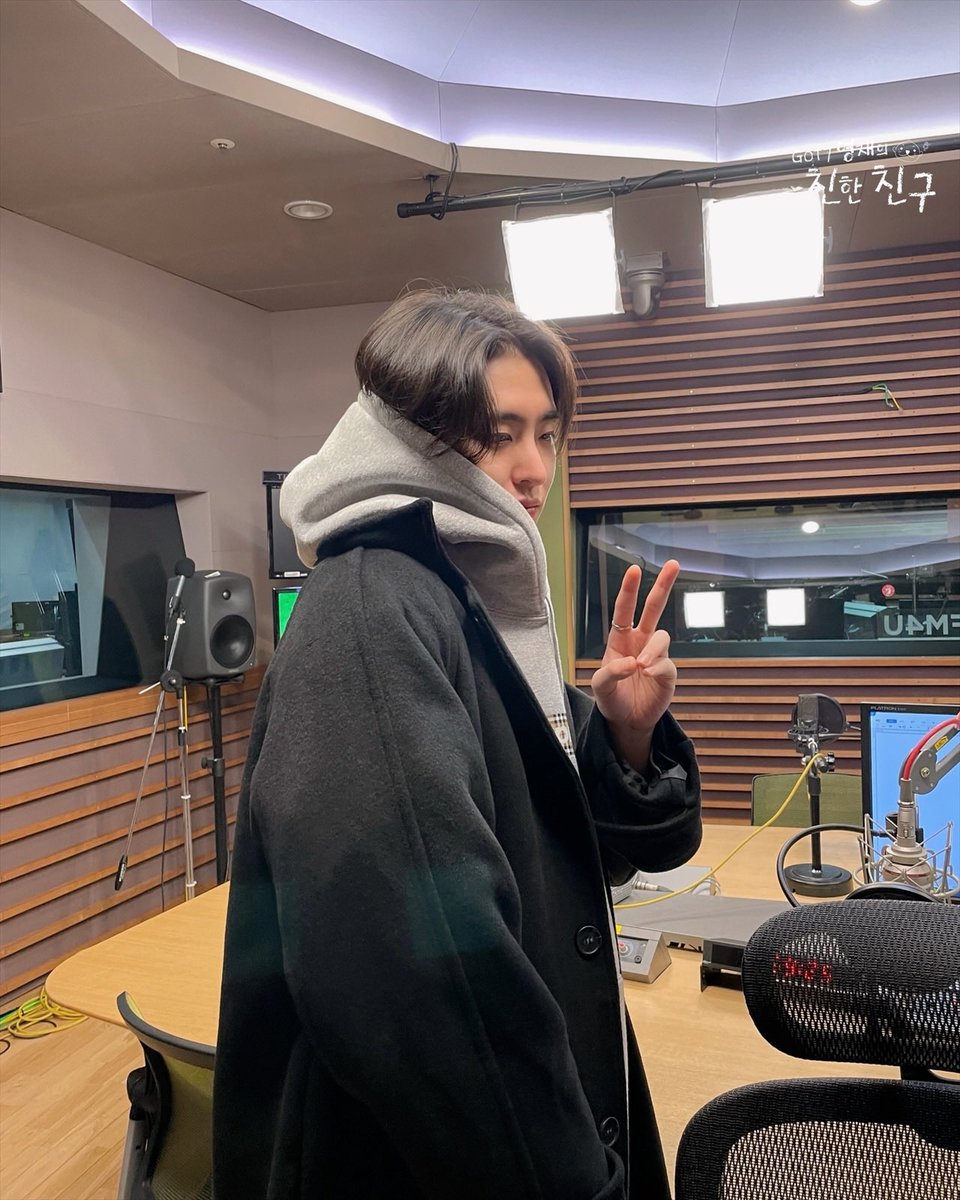 🦦친친🦦

경기 끝까지 보고 퇴근한 달디의 뒷모습도 찰칵 📸
모두모두 푹 잘자길 🌙✨

#MBC #RADIO #GOT7영재의친한친구 #친한친구 #친친 #달친친 #달디 #GOT7 #갓세븐 #영재 #YOUNGJAE