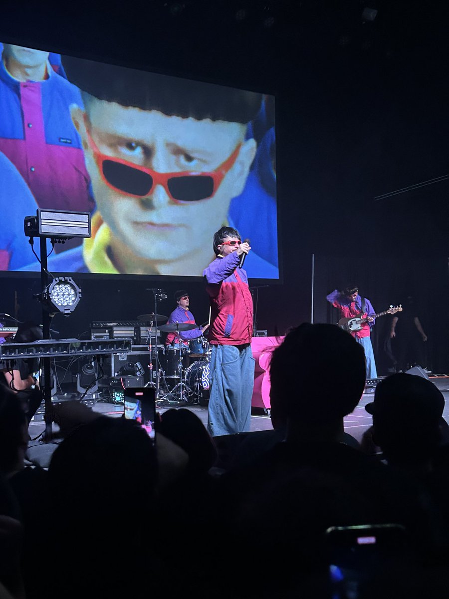 _happyghosts's tweet photo. Perfect trip and @Olivertree concert w the loml 🖤✨ https://t.co/pG3HJy5qOC