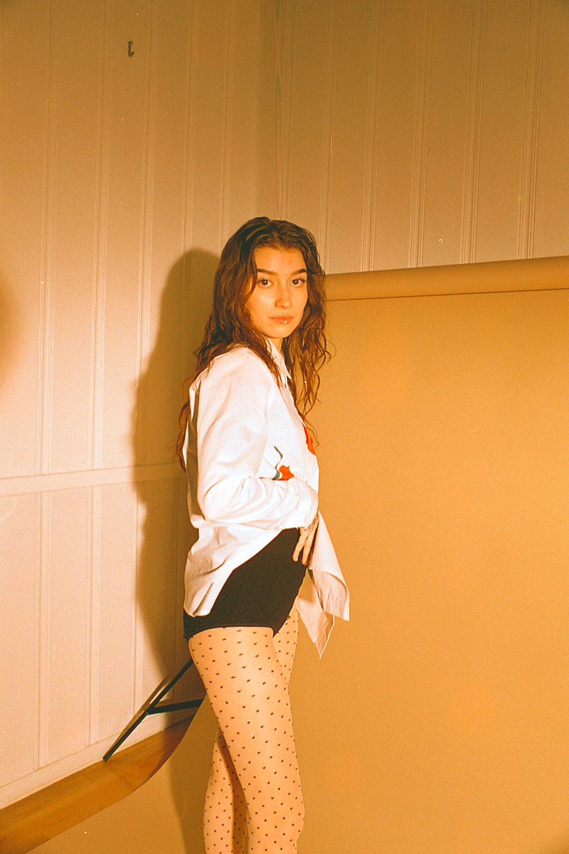 Portra 800 &amp; makeshift studio in my living room