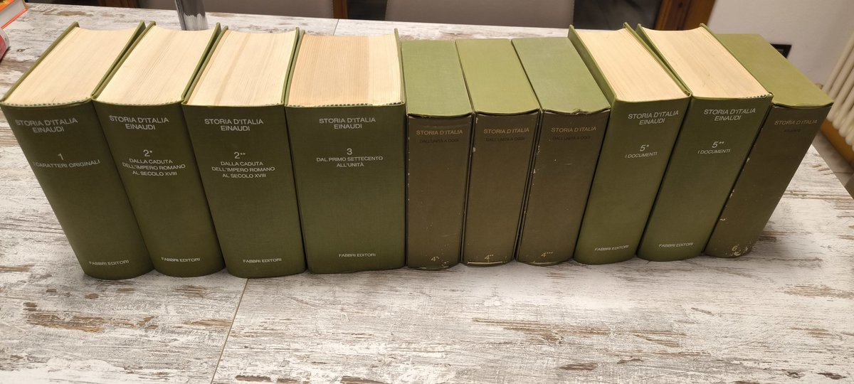 lozirion's tweet photo. Ci sono 10 fratelli che non potevano essere separati, hanno trovato casa, e sono felicissimo sia la mia.
Grazie infinite a @lamonicamaggi e alla sua dedizione. ❤️
#Libri #LibriSalvati https://t.co/PPbpj0birE