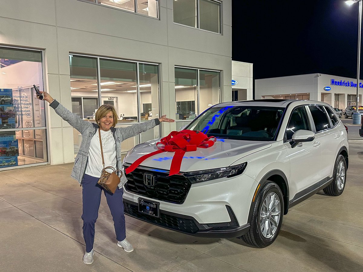 Sally is ready to cruise in style in her brand-new 2024 Honda CR-V with help from our Sales & Leasing Consultant, Andrew Wenner (704-552-3336)🤩
#thrill #drive #crvowners #2024hondacrv #cardelivery #cars #CRV #hondaowners #upgrade #newcar #newcarlaunch #clt #charlotte