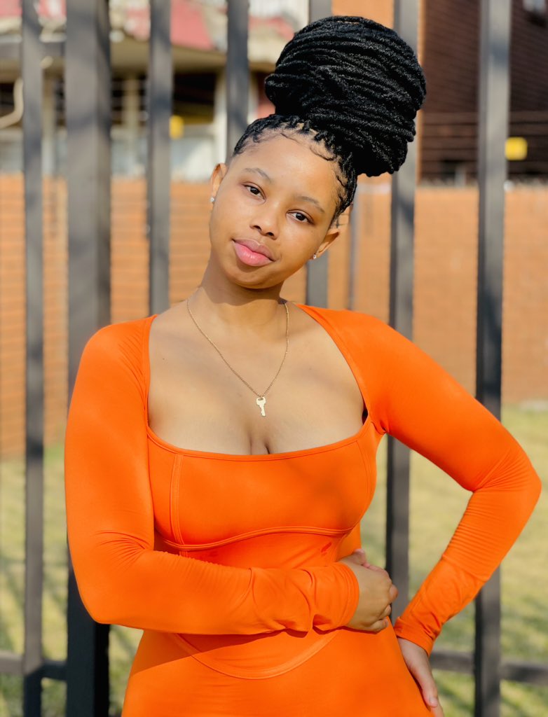 xoliiieyyy_'s tweet photo. Me in orange >>>🤌🏾🥹😍 https://t.co/TgQaxt2OKD