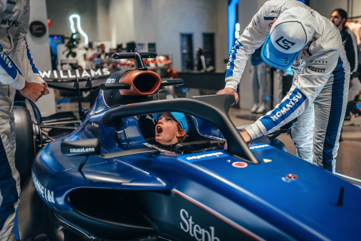 WilliamsF1's tweet photo. William in a Williams...🫶

Our Fan Zone guest got a wholesome surprise at the Alex and Logan meet and greet yesterday...🙌 https://t.co/2BNq6pqDuk