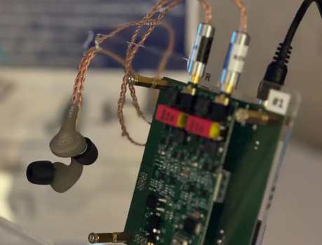 xMEMSLabs's tweet photo. Our latest solid-state MEMS micro speaker, Cypress, is changing the game by generating sound through ultrasound modulation-demodulation.

#TWS #earbuds #ANC #microspeaker #audio #consumerelectronics #memspeaker https://t.co/9Mw3I1Cckn