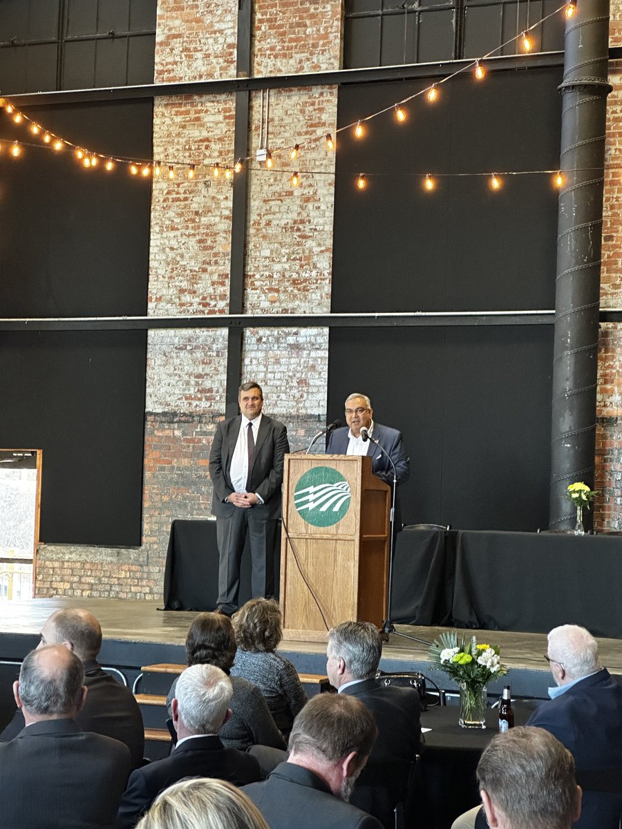 Yesterday, Treasurer Malek had the opportunity to meet with @MoElectricCoops members from Southeast Missouri and spoke during AMEC’s Legislative Reception. The Missouri’s Electric Cooperatives work hard to provide access to reliable energy in rural Missouri