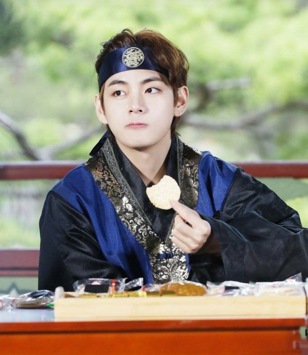 taegguk_love's tweet photo. #taekookau A/B/O 

"Your Highness"

Taehyung closed his eyes at the voice, clenching his fists. He slowly stood up from where he was squatting behind the bushes. 

"General Jeon", he turned around with a saccharine smile. "The man, the myth, the legend." https://t.co/OcbgJHgC9z