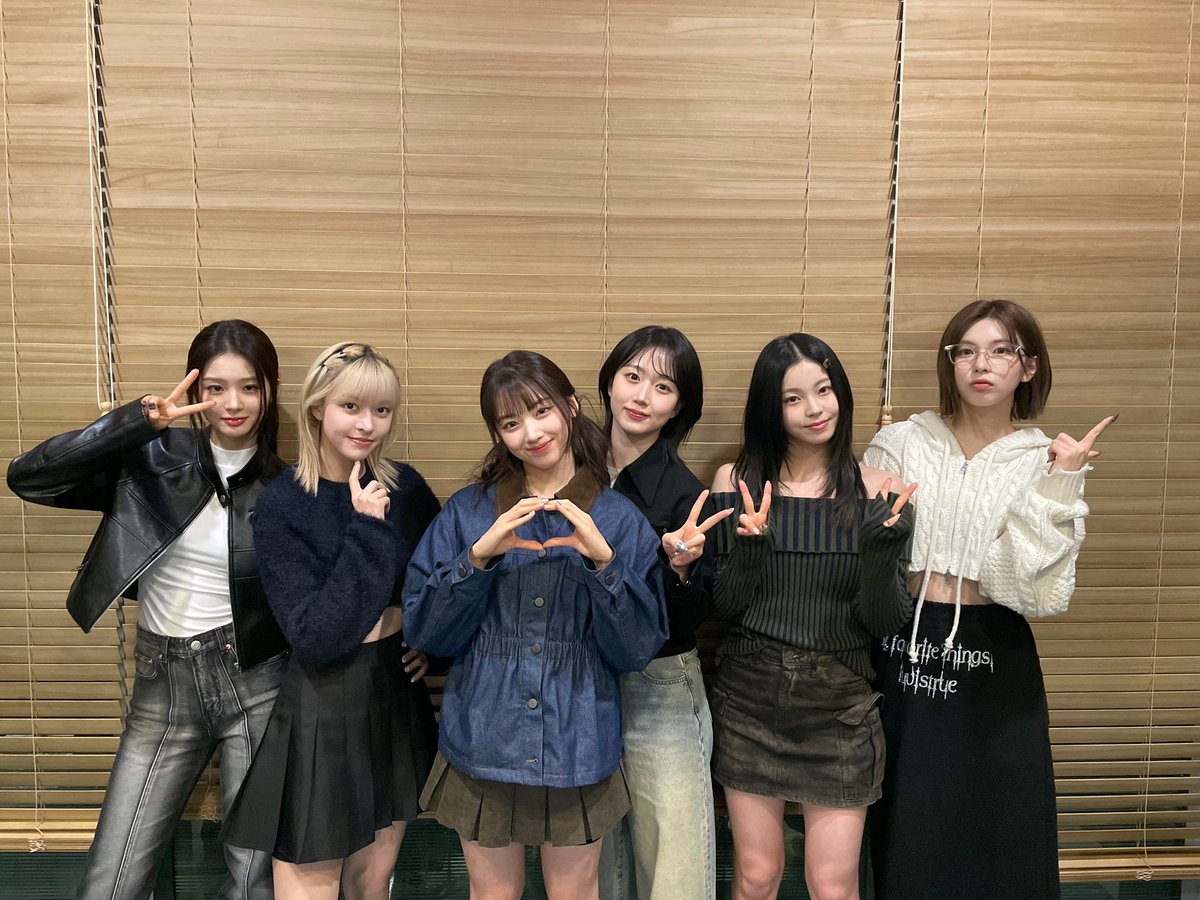 NMIXX_official's tweet photo. [📸] SBS 파워FM 두시탈출 #컬투쇼 &amp; 권은비의 #영스트리트

6️⃣🤍🐬 ˻˳˯ₑ♡⃝⋆

#NMIXX #엔믹스
#Fe3O4_BREAK
#DASH https://t.co/4c4QODnG9Y
