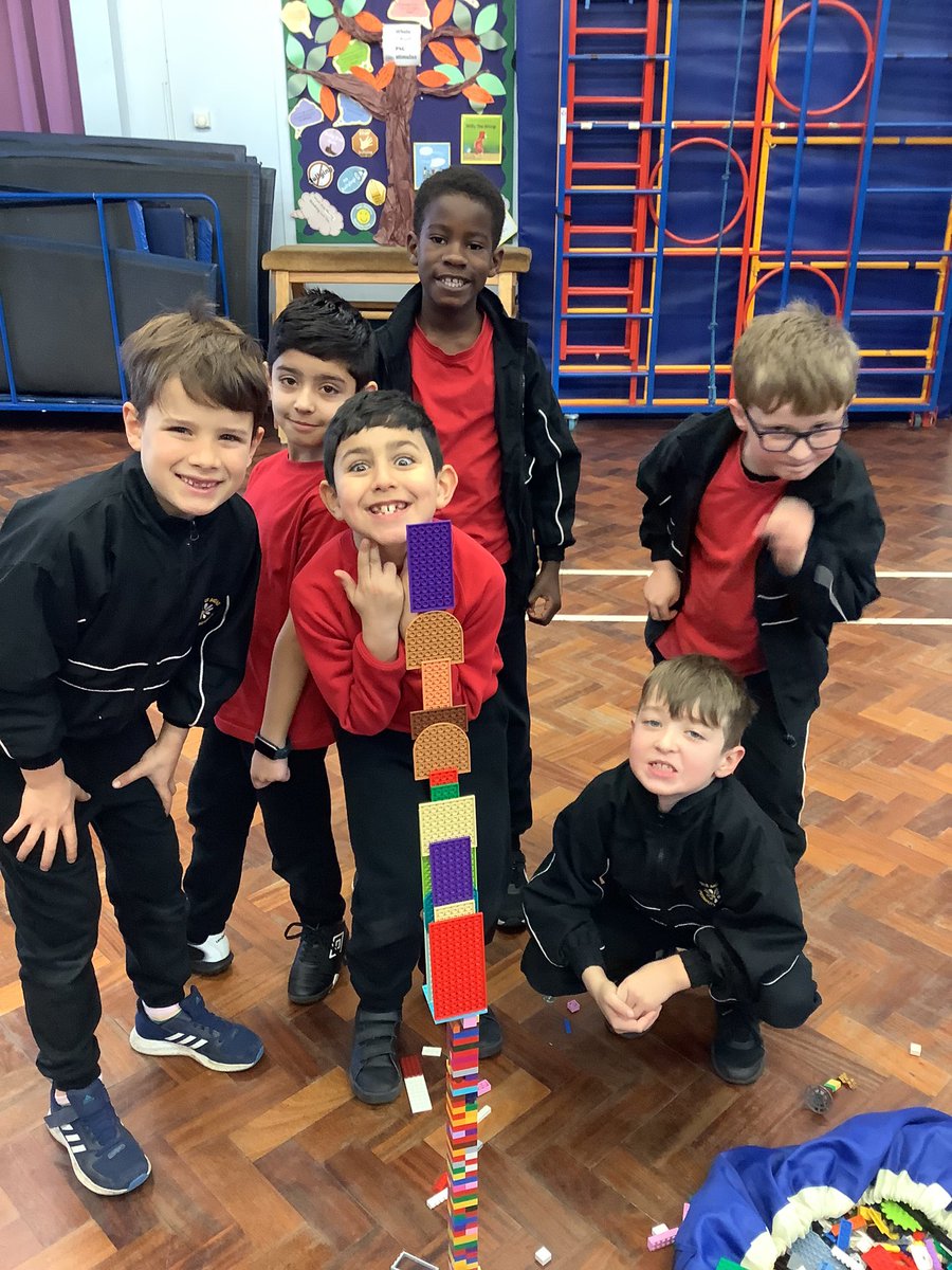 3YorkeMead's tweet photo. Starting our day with a Lego Workshop. Great teamwork and some spectacular skyscrapersπ·ββοΈπ§±ππ» #FeelGoodWeek @YorkeMead https://t.co/oU7CC76jpF