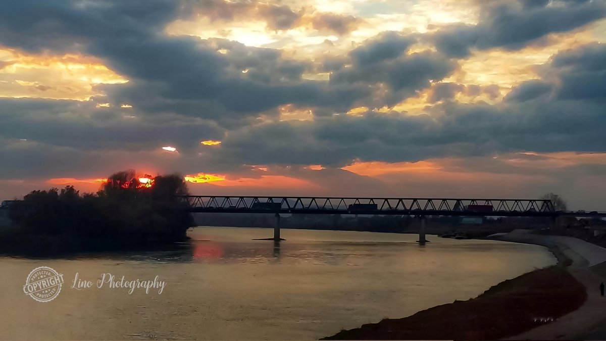 #sunset #sunsetphotography #sunsetphotographer #beautifulsunset #sky #clouds #river #bridge #landscaspe #landscapelovers #landscapephotographer #travel #visitcroatia #ilovecroatia #city #slavonskibrod #hrvatska #croatia