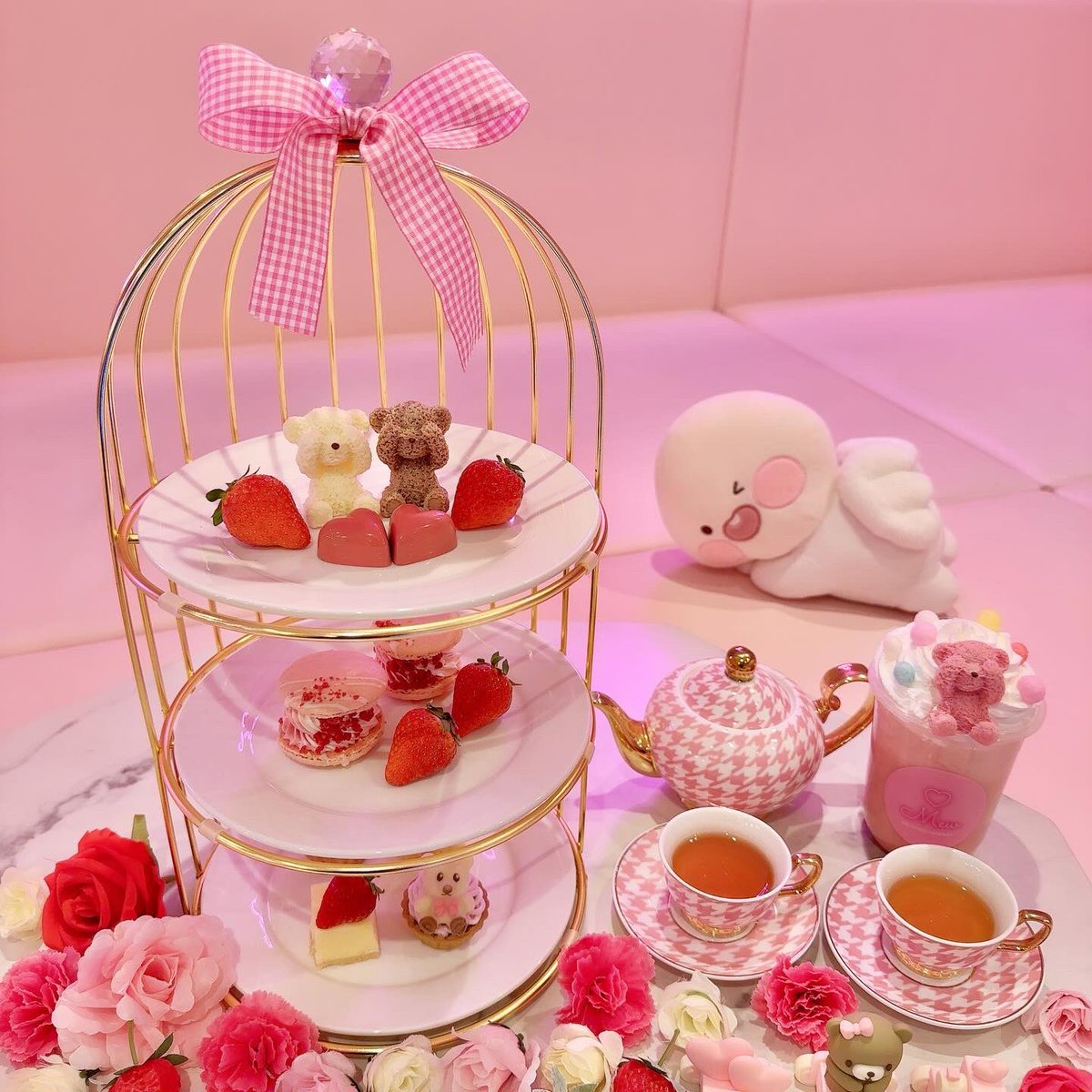 Mew_sapporo's tweet photo. ストロベリー🍓×ピンク🎀が可愛い🧸
『ストロベリーアフタヌーンティー』
ピ��ク��ギンガムチェックのティーセットが新登場🫖🩷

ご予約限定🪄
InstagramのプロフィールTOPのURL又はDM・食べログから🙆‍♀️

#札幌 #すすきの #札幌カフェ #札幌アフタヌーンティー #札幌シーシャ https://t.co/LkbDhosMCK