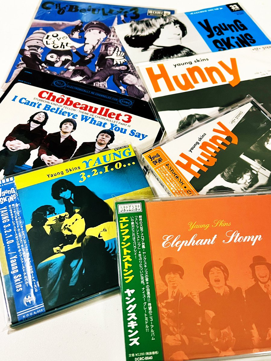 音でしか知らない90'sレイトアノラック音楽シーンに今も憧れがある

吉野桃子さんを中心にネモト・ド・ショボーレさん達が情熱と共にYAUNG SKINSやTHE PLAYMATES(後にmomo-sei)等内包&amp;形成したシーン?と妄想するばかり…

昨夜観たSundae May ClubあとKUNG-FU GIRL,LADY FLASH等に音的な遺伝子を感じる