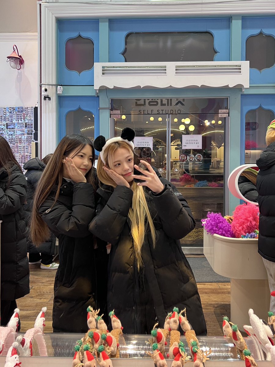 Lapillus_twt's tweet image. Did you guys see our panda vlog? 🐼
We had such a fun time seeing the Bao Family! 
I ❤️ Fubao, Aibao, Lebao, Huibao and Ruibao~! 

#Lapillus #라필루스 #Yue #유에 #Seowon #서원