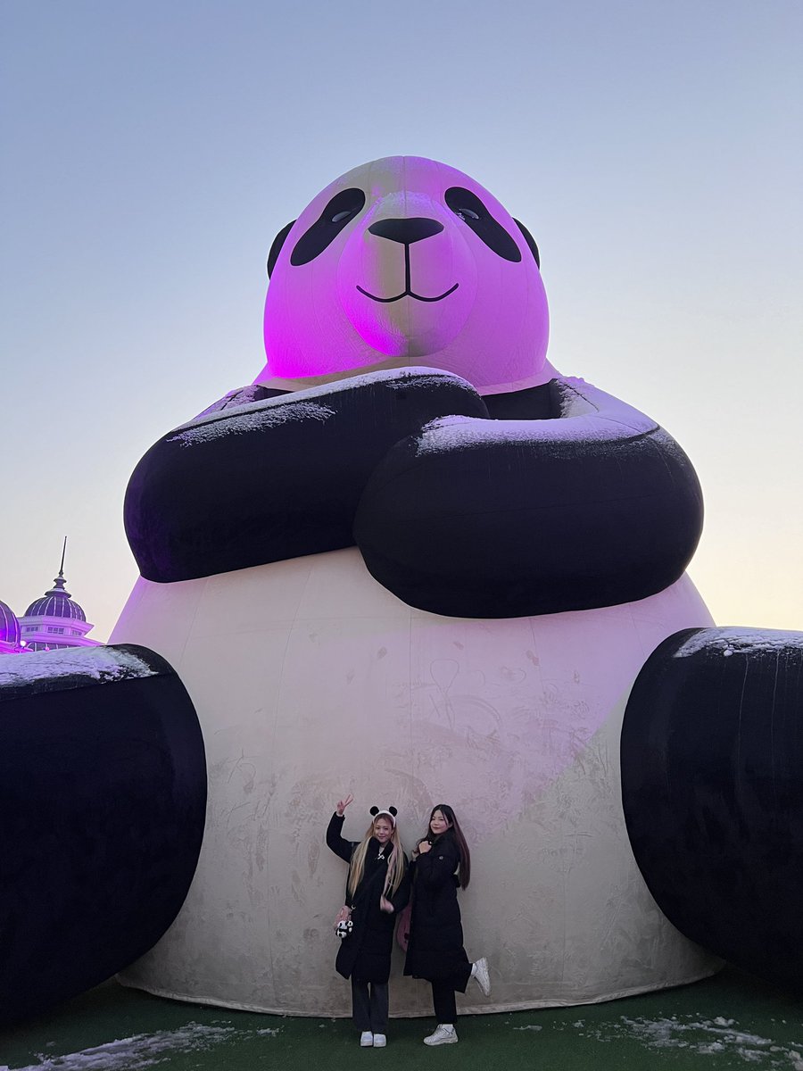 Lapillus_twt's tweet image. Did you guys see our panda vlog? 🐼
We had such a fun time seeing the Bao Family! 
I ❤️ Fubao, Aibao, Lebao, Huibao and Ruibao~! 

#Lapillus #라필루스 #Yue #유에 #Seowon #서원