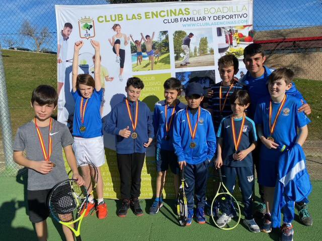 FIN DE SEMANA | Otro fin de semana lleno de ligas de la <a href="/fedetenismadrid/">Federación de Tenis de Madrid</a> 
Los equipos juveniles jugaron la jornada aplazada por lluvia y sólo resta una para la finalización 💪🏼💪🏼
Además los peques de Fedetenis e Interescuelas disputaron sus encuentros  🌞🎾
.
#Leganes #CTAlborada