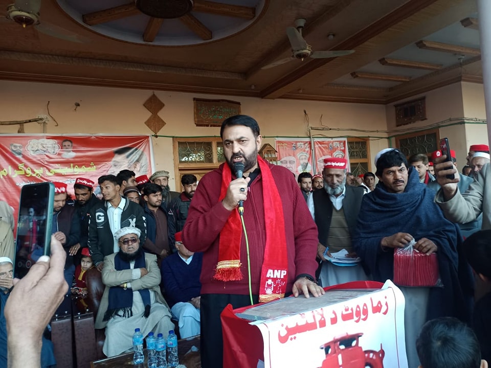 ANPMarkaz's tweet photo. نوشہرہ: پاکستان تحریک انصاف سے تعلق رکھنے والے آزاد امیدوار پی کے 89 سید ابراہیم شاہ عوامی نیشنل پارٹی کے سیکرٹری جنرل و امیدوار پی کے 89 میاں افتخار حسین کے حق میں دستبردار ہوگئے۔
#Vote4Laltain https://t.co/42yHlTFQYT