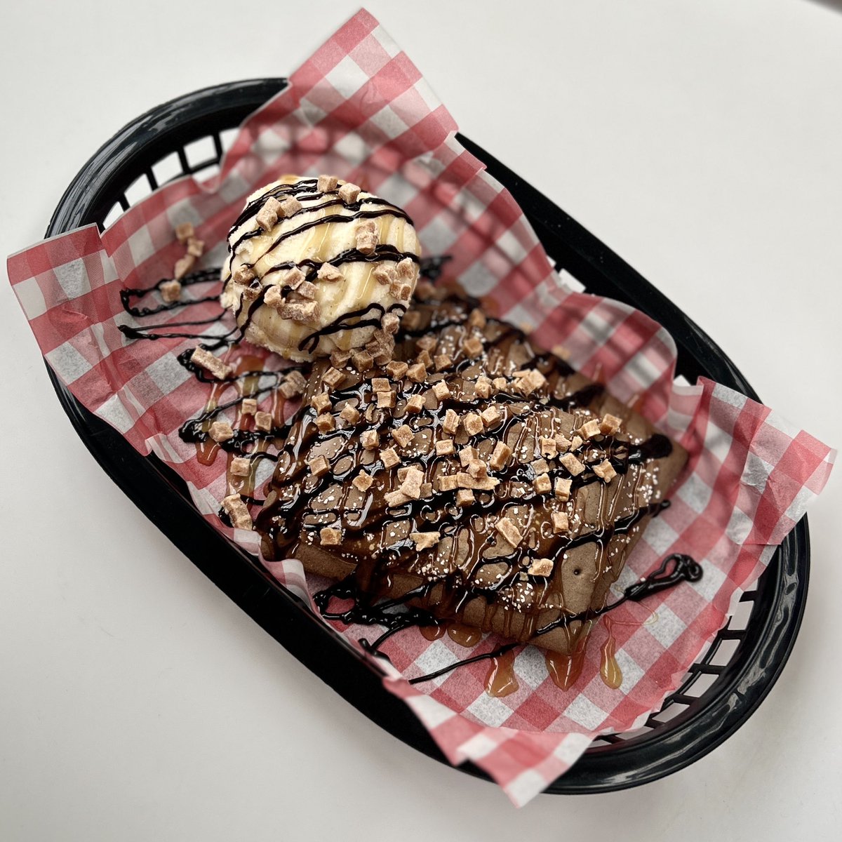 You can never go wrong with pop tarts with your choices of toppings 🤩