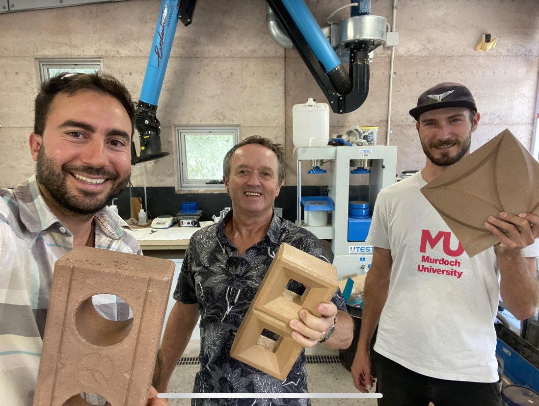 Earth_Natives's tweet image. ♻ Last week, I had the privilege of visiting the engineering laboratory at Murdoch University, guided by Dr. Martin Anda, Associate Professor of Environmental Engineering. 

I represented @EcotermModular, focusing on environmentally friendly construction materials.

Our…