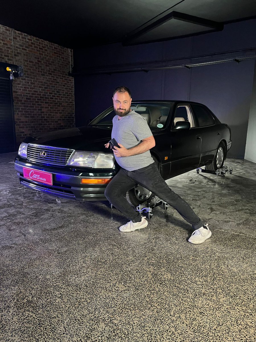 HannesCars's tweet photo. New @CarsSouthAfrica office in Cape Town loading. Tiring work sure, but hugely satisfying and often filled with laughter. Or almost tears. A dream finally edging closer to reality. https://t.co/9bjDKWyjPW