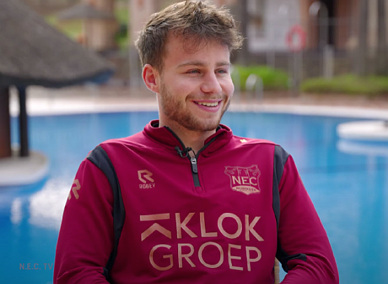 FTalentScout's tweet photo. Dirk Proper - Eredivisie 23/24:

☑️19 games
☑️3 goals
☑️2 assists
☑️46 passes per 90
☑️86% pass accuracy
☑️0.9 key passes per 90
☑️1 successful dribble per 90
☑️2 tackles per 90
☑️1.1 interceptions per 90
☑️56% of ground duels won

21 years of age. A very interesting young roaming playmaker with the potential to play in a solid top 5 league club.