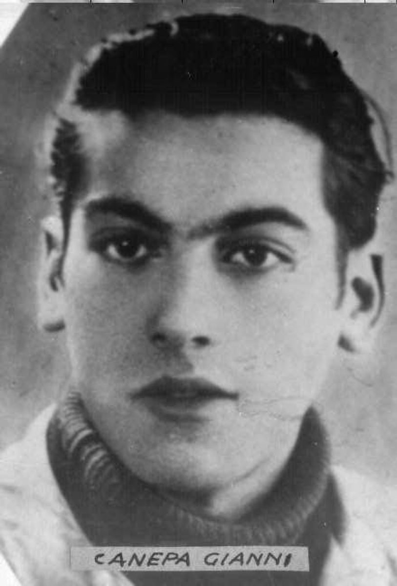 #GiovanniCanepa, #patriota nella 19ª brigata Garibaldi, fu arrestato su delazione dai fascisti il #17gennaio 1945.
Condannato a morte dal Tribunale Militare Straordinario, venne fucilato presso il poligono di tiro del #Martinetto, a #Torino, l’#11febbraio 1945.Aveva 24 anni.