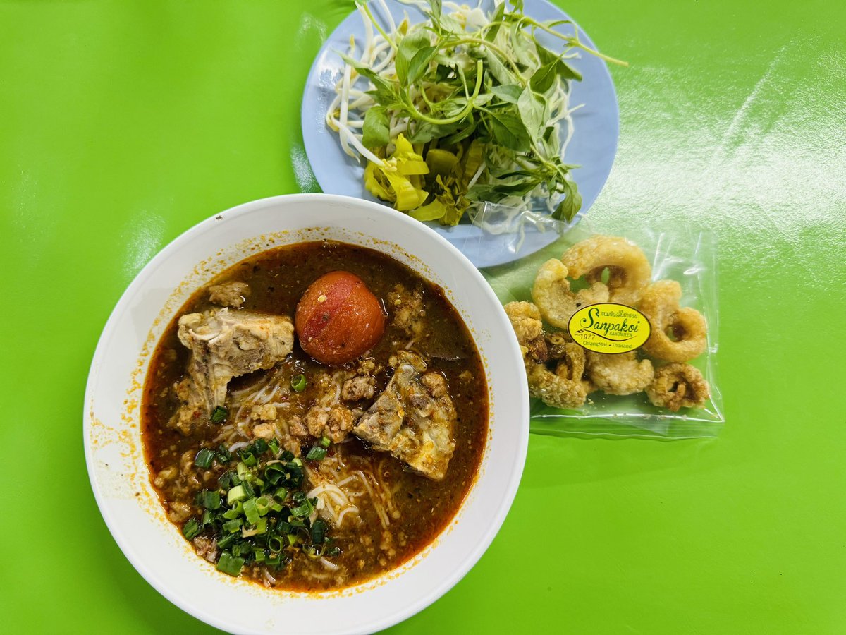 PerngJaii's tweet photo. ระดับ #Mitchelin 5 ปีซ้อน 📍ขนมเส้นกาดทองคำ กินไปกินมา แกงเนื้อ หวานเกิน กลับชอบ น้ำเงี้ยวมากกว่า 😋😋😋 แต่สงสัยสูตรไทยใหญ่นี่เขาไม่ใส่ดอกเงี้ยว ไม่��คยเจอเลย #ร้านป้าอรกาดก้อม ก็ไม่เคยเจอ 😂😂 @aroii @reviewchiangmai https://t.co/hZD8sx9abT