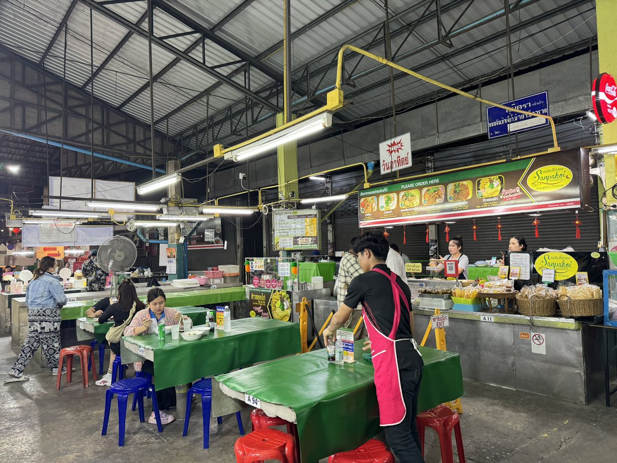 PerngJaii's tweet photo. ระดับ #Mitchelin 5 ปีซ้อน 📍ขนมเส้นกาดทองคำ กินไปกินมา แกงเนื้อ หวานเกิน กลับชอบ น้ำเงี้ยวมากกว่า 😋😋😋 แต่สงสัยสูตรไทยใหญ่นี่เขาไม่ใส่ดอกเงี้ยว ไม่��คยเจอเลย #ร้านป้าอรกาดก้อม ก็ไม่เคยเจอ 😂😂 @aroii @reviewchiangmai https://t.co/hZD8sx9abT