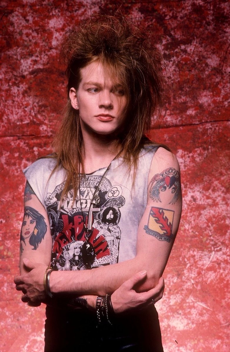 эксл ты такой чокнутый 🙏🙏🙏 но я его очень полюбила!! так что с днём рождения рыжего 💘