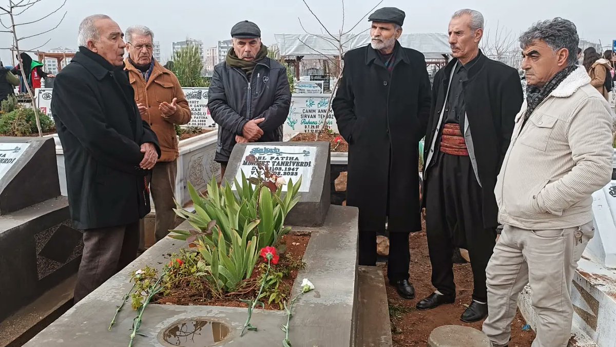 6 Şubat depreminde aramızdan ayrılan;

📍 Dengbêj Evi Dengbêjlerimizden Mihemedê Nenyasî mahlaslı Mehmet Tanrıverdi'yi mezarı başında andık.

Cenab-ı Allah rahmet eylesin.

#Diyarbakır #6şubatdepremi