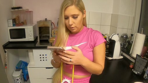 Heizung defekt..... Ob es der Klempner hinbekommt? ....und warum liegt hier Stroh? Die Anworten gibt<a href="/tag/lenaliebtslaut"class="tags"><span>#lenaliebtslaut</span></a><a href="/tag/nachbarnliebenmich"class="tags"><span>#nachbarnliebenmich</span></a>