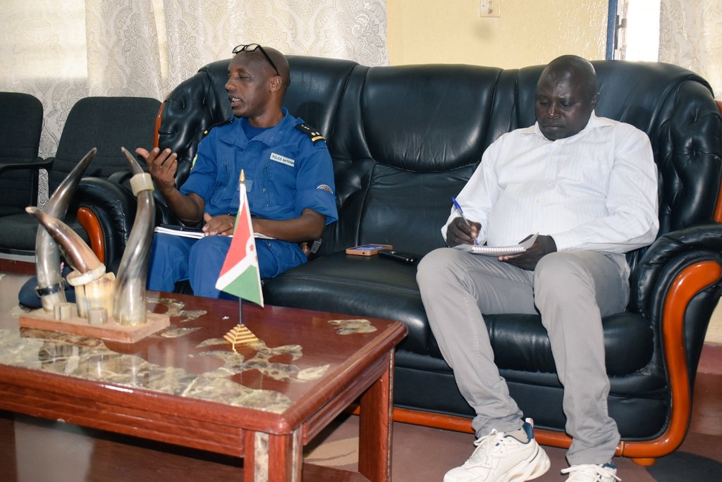 burungaProvince's tweet photo. Ce mardi,6 Février 2024 le Gouverneur de @makambaProvince,Mme Ncutinamagara Tantine a tenu une réunion de sécurité à l'intention du comité mixte de sécurité provincial pr évaluer la situation sécuritaire hebdomadaire(du 29 Jan au 5 Février 2024) de cette province
@MininterInfosBi https://t.co/u9hIaZG151