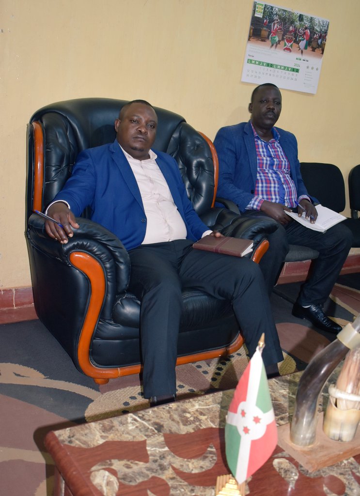 burungaProvince's tweet photo. Ce mardi,6 Février 2024 le Gouverneur de @makambaProvince,Mme Ncutinamagara Tantine a tenu une réunion de sécurité à l'intention du comité mixte de sécurité provincial pr évaluer la situation sécuritaire hebdomadaire(du 29 Jan au 5 Février 2024) de cette province
@MininterInfosBi https://t.co/u9hIaZG151