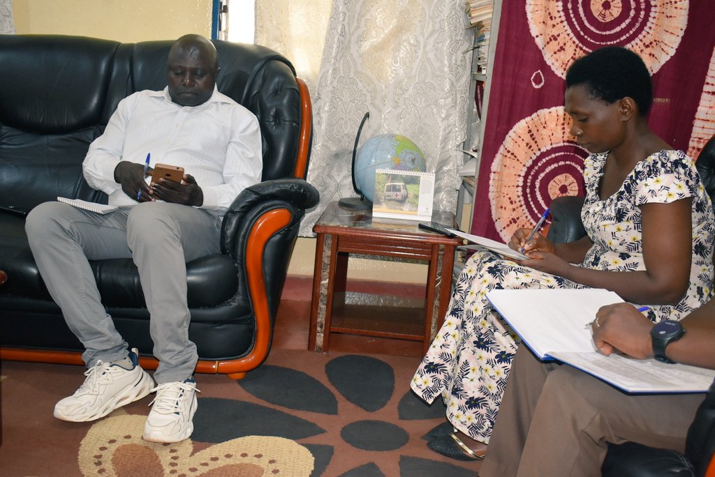 burungaProvince's tweet photo. Ce mardi,6 Février 2024 le Gouverneur de @makambaProvince,Mme Ncutinamagara Tantine a tenu une réunion de sécurité à l'intention du comité mixte de sécurité provincial pr évaluer la situation sécuritaire hebdomadaire(du 29 Jan au 5 Février 2024) de cette province
@MininterInfosBi https://t.co/u9hIaZG151