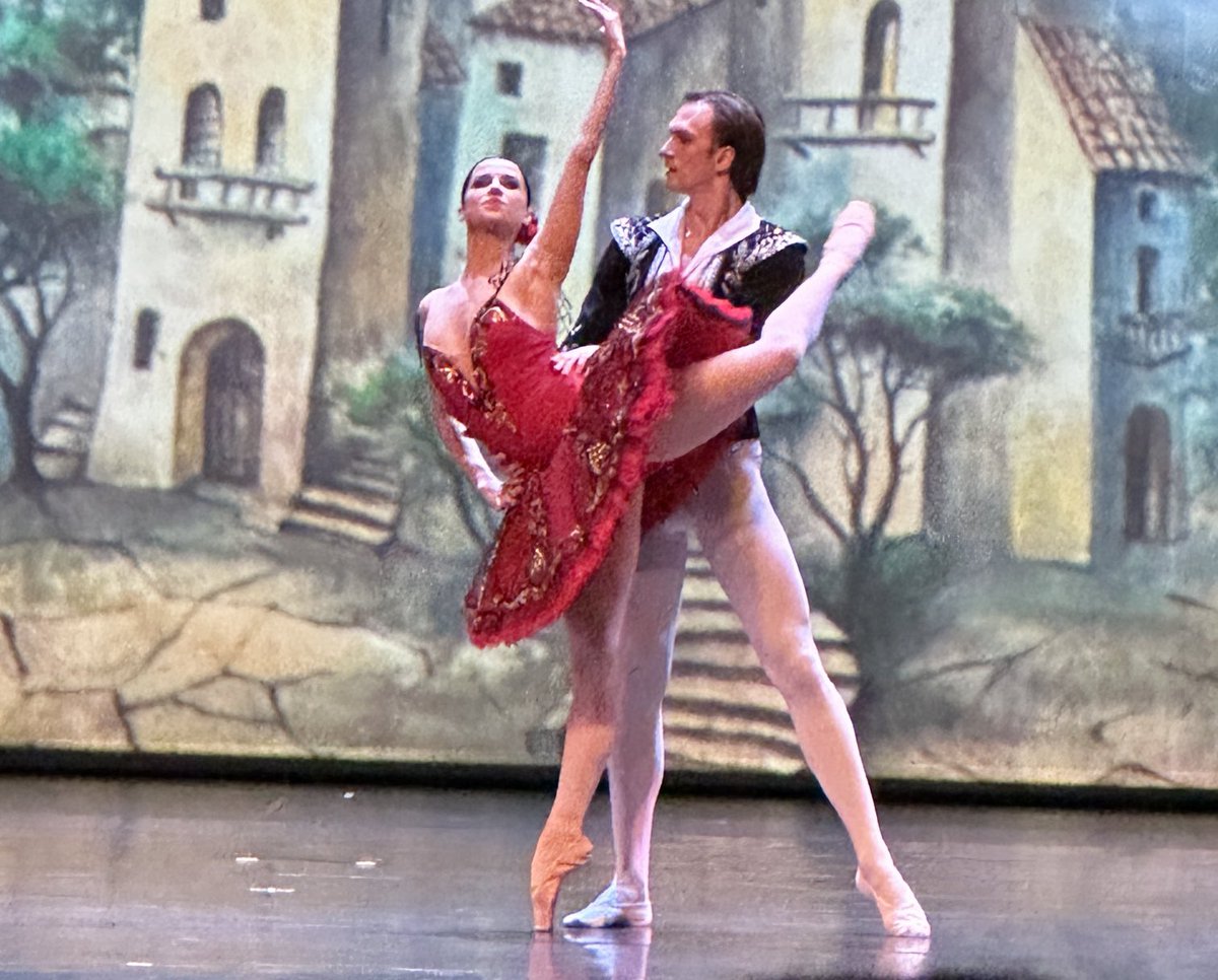 Slava Ukraini! As we approach the 3rd year of the war in Ukraine - the National Ballet of Ukraine has embarked on a national fundraising tour of Canada. A beautiful performance in Vancouver last night! ❤️🇺🇦