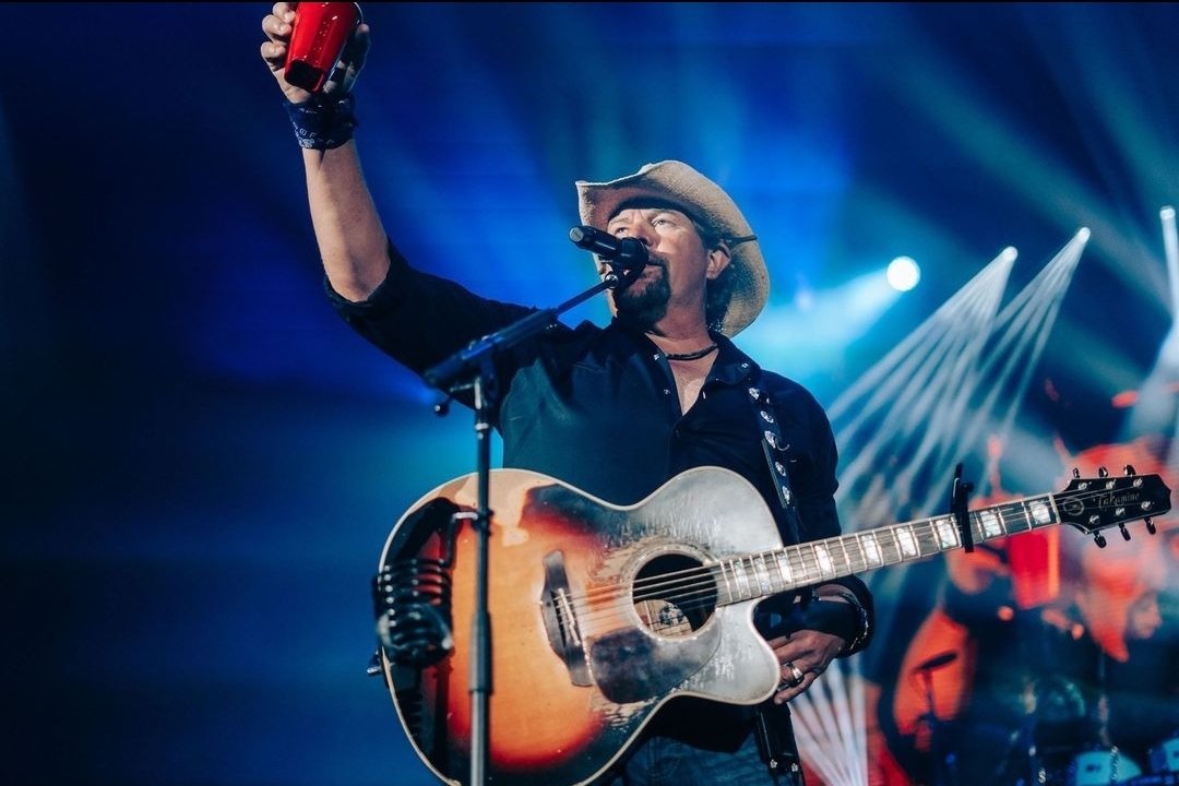 Toph6472's tweet photo. RIP Toby Kieth 🇺🇸 Whiskey for my men and beer for my horses... https://t.co/0BmIMB0ugw