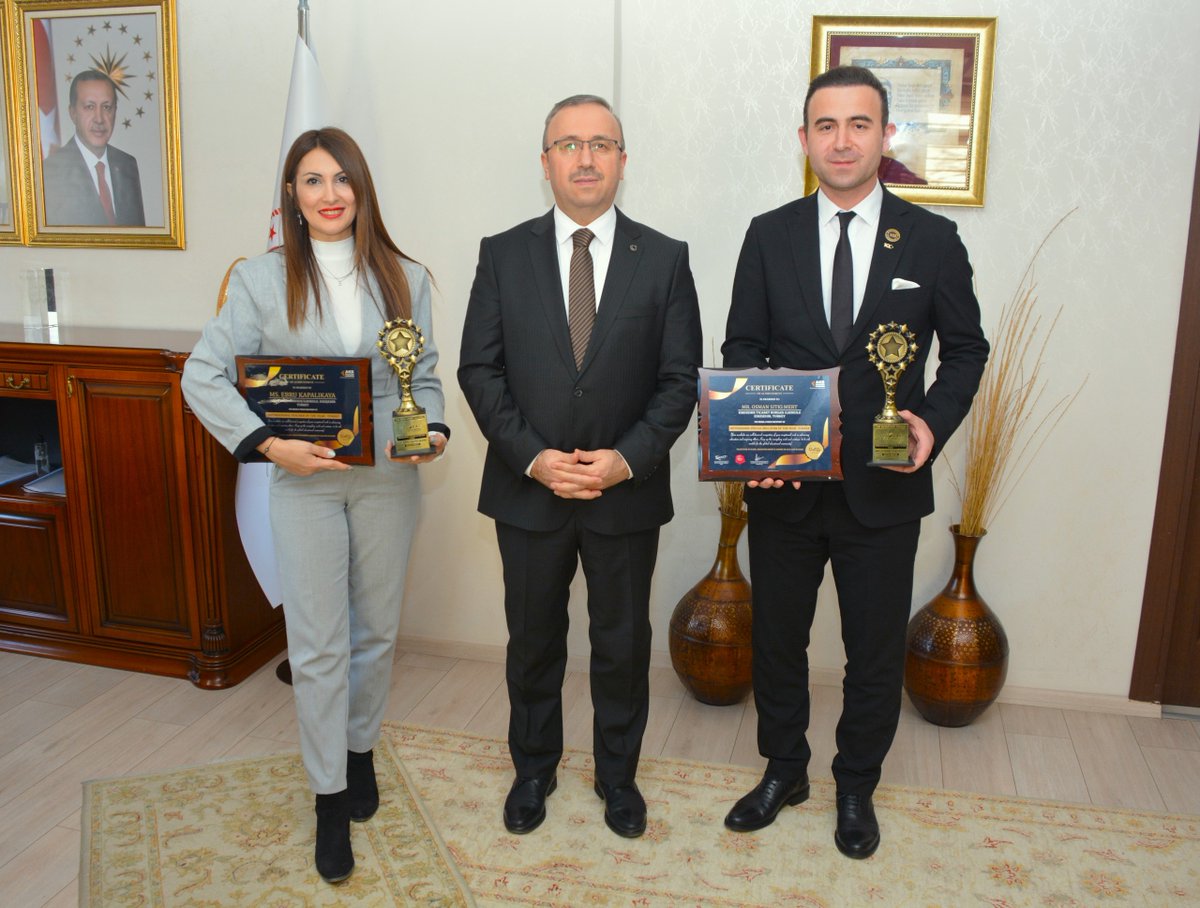 İl Milli Eğitim Müdürümüz Sayın Sinan Aydın, The Global Education Awards Dubai (Küresel Eğitim Ödülleri Dubai)’de ödüle layık görülen sınıf öğretmenlerimiz Osman Sıtkı Mert ve Ebru Kapaklıkaya’yı ağırlayarak, başarılarının devamını diledi.

<a href="/tcmeb/">Millî Eğitim Bakanlığı</a> <a href="/Yusuf__Tekin/">Yusuf Tekin</a> <a href="/sinan_umem/">Sinan Aydın</a>