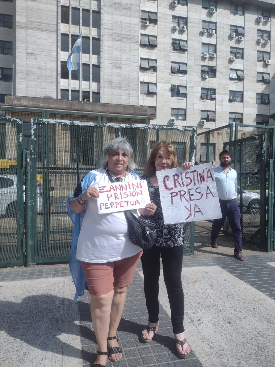 juntoss2023's tweet image. #BuenMartes
@EquipoRepublic1 se encuentra ahora mismo en #comodoropy para pedir justicia muchas gracias por siempre esta reclamando ⚖️ 👏👏.
#ElPeorGobiernoDeLaHistoria 
RT